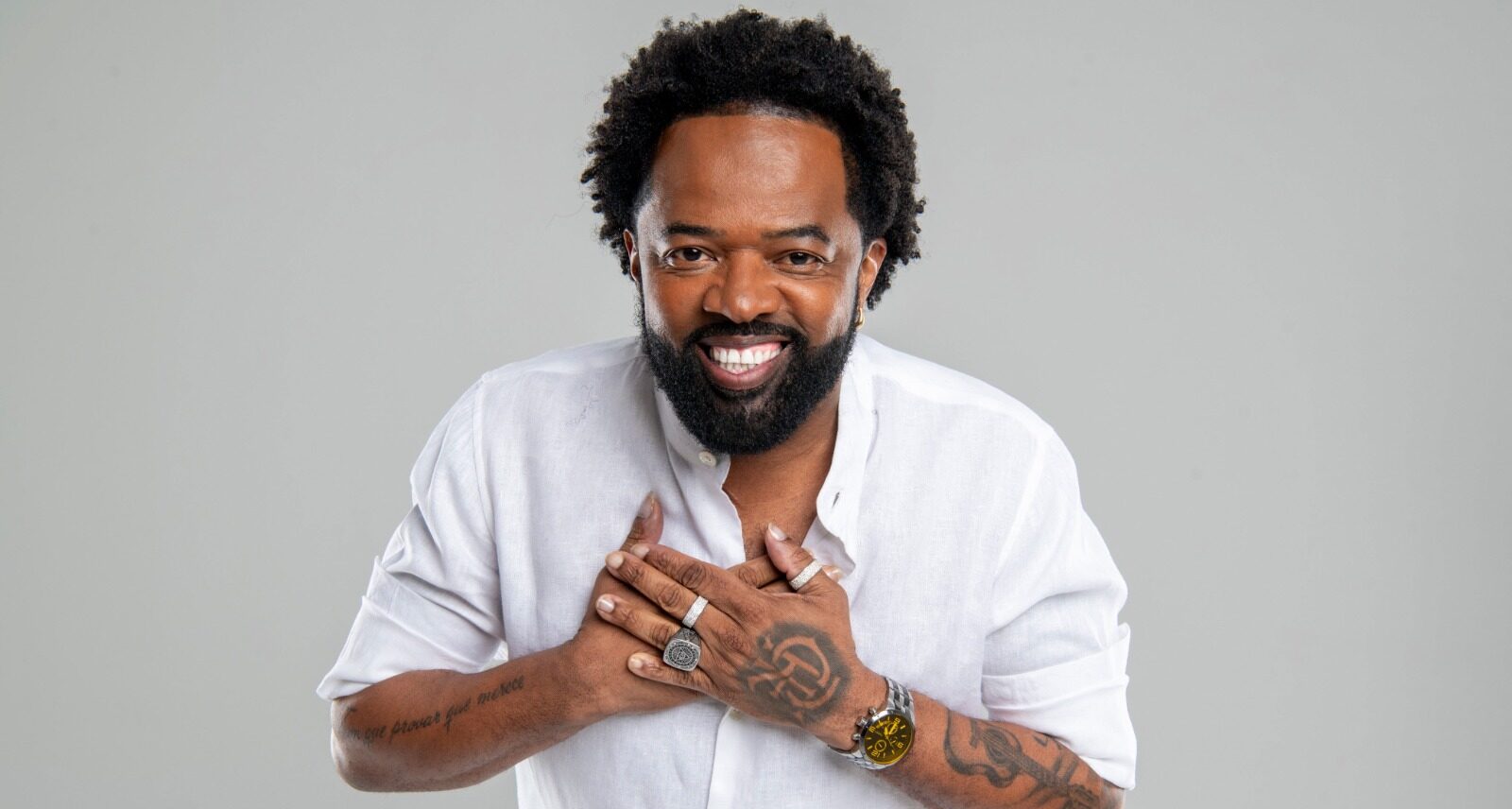 O cantor e compositor Xande de Pilares - Foto - Divulgação (1)